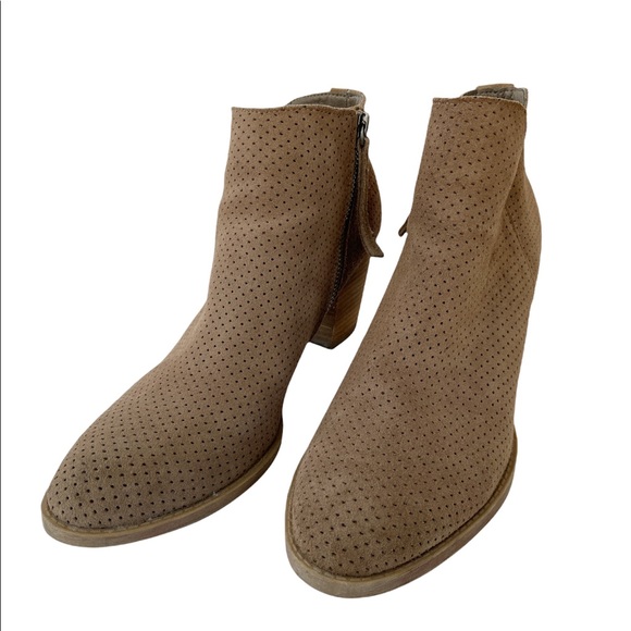 Dolce Vita Janie Perforated Bootie in Taupe Suede Leather Size 9.5 - Picture 3 of 12